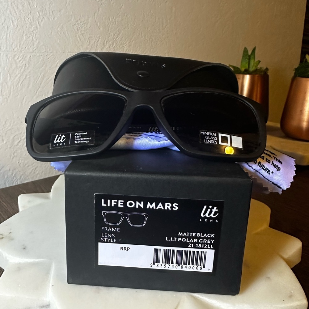 Otis black polarized sunglasses